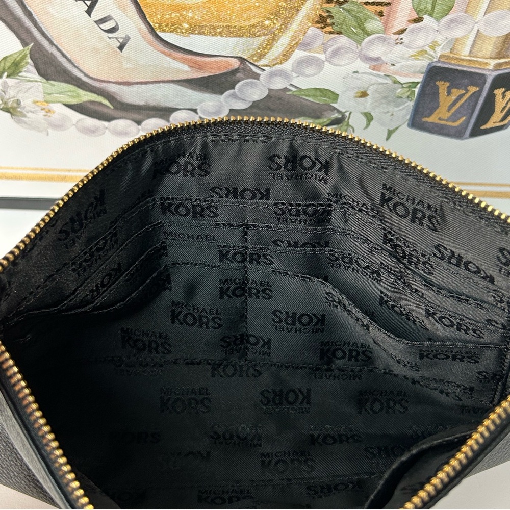 Michael Kors Large Pebble Leather Wristlet/Clutch 😍🖤 - Picture 8 of 17